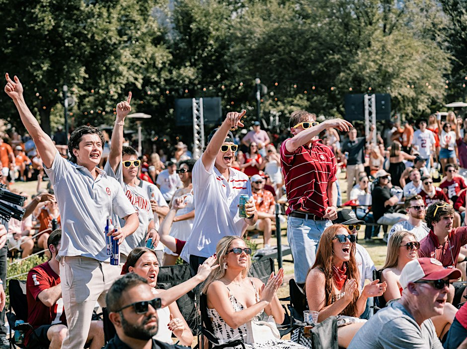 RIVALRY WEEKEND | TX vs. OU at Happiest Hour