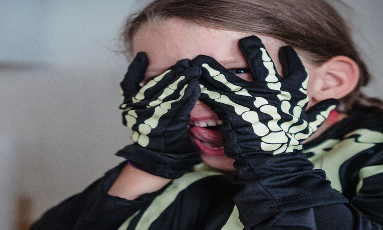 Tuesday Crafternoon: Spooky Skeleton Keychains